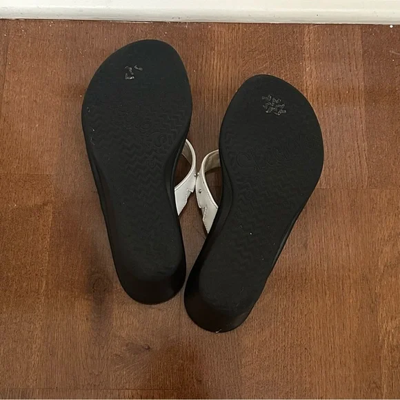 Sketchers Black and White Rhinestones Flip Flop Sandals Size 7.5 - Picture 5 of 16